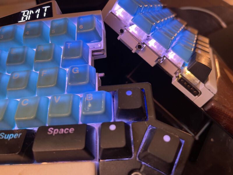 Side view of the Cerakeys lit